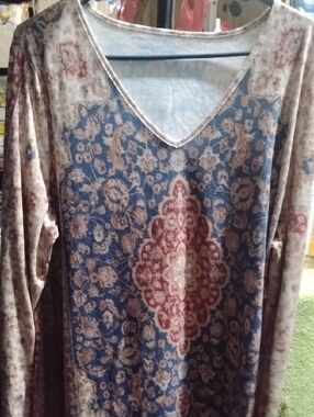 V-Neck Long Sleeve Floral Medallion Print Top - Blue and Rust